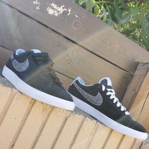 NEW Nike Blazer Low Sample - Women's Sz 7